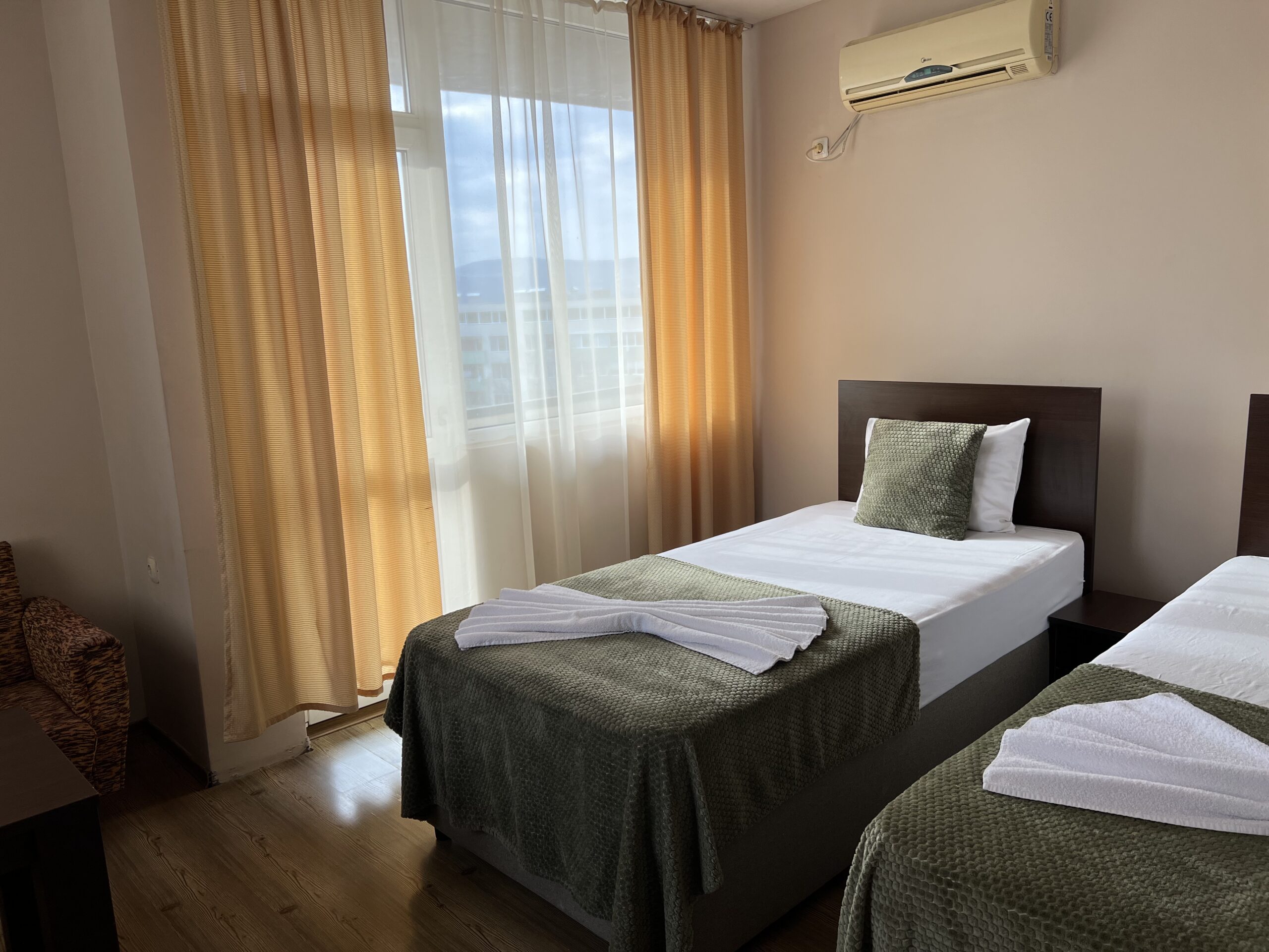 Guest room at Hotel Han Krum in Targovishte