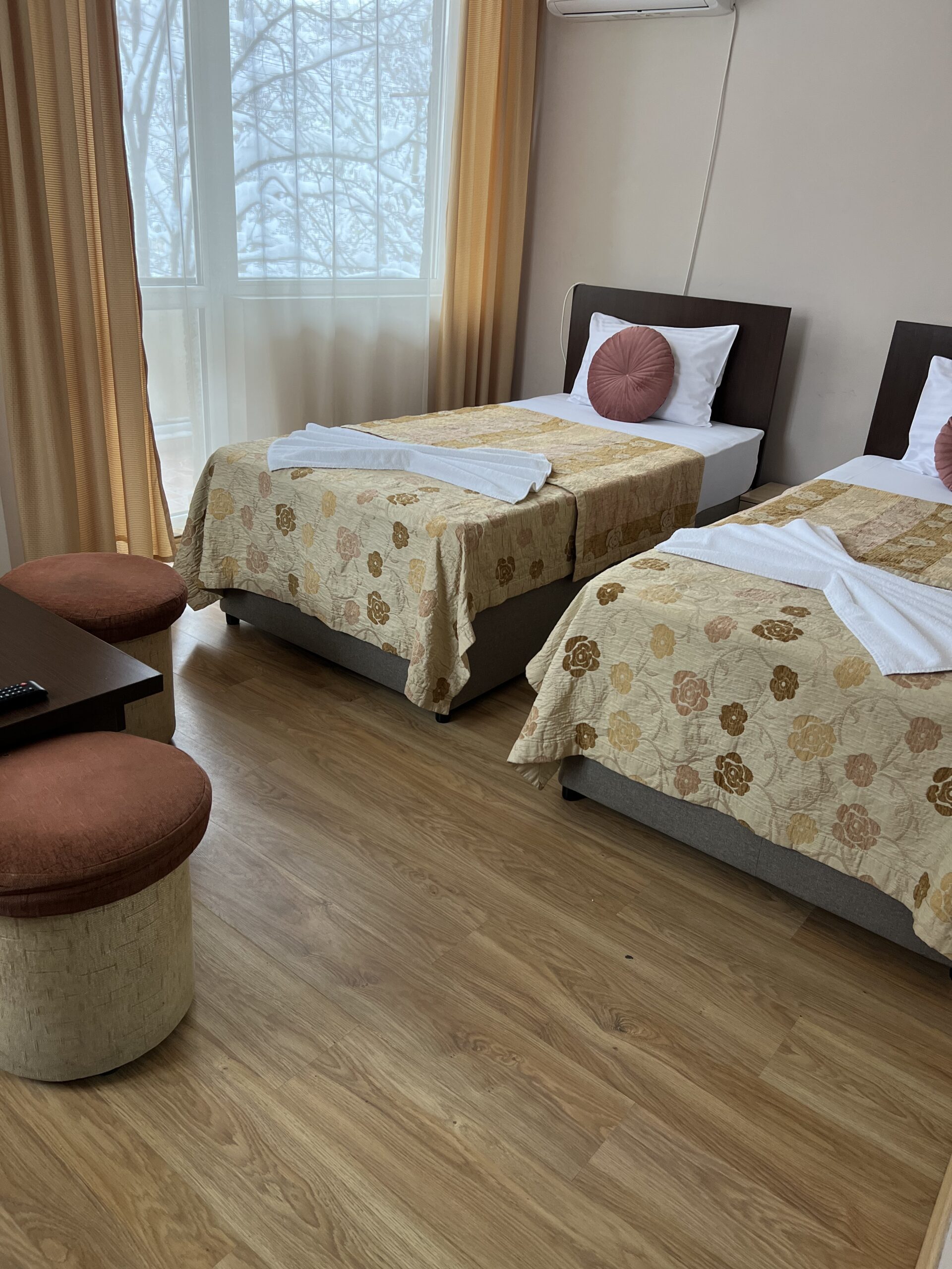 Hotel Han Krum room interior