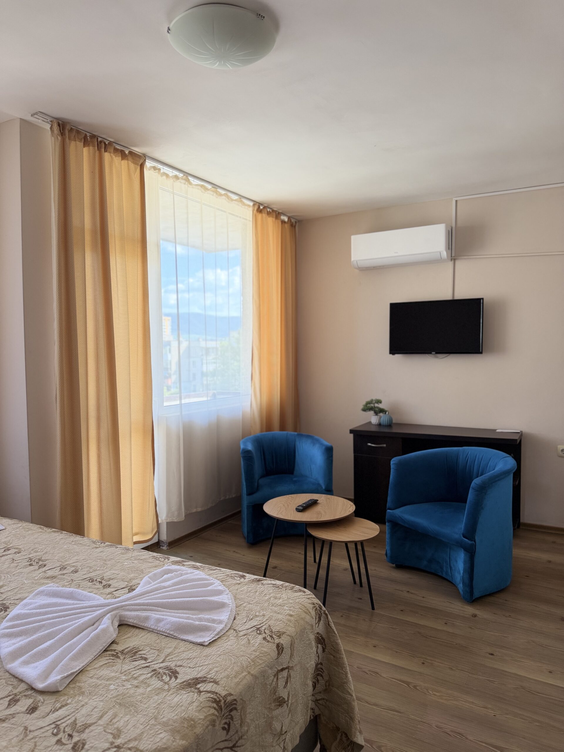 Double-bed room at Hotel Han Krum